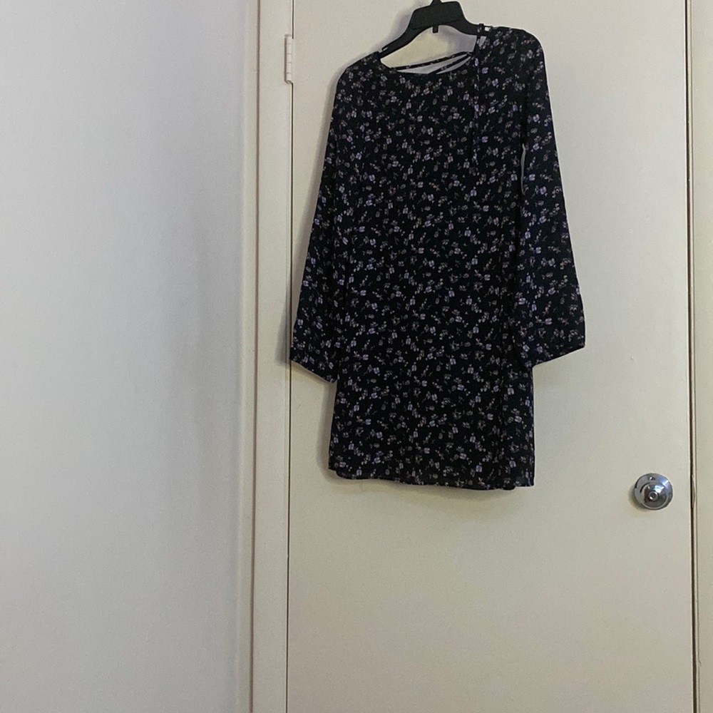 Dress with small flowering details